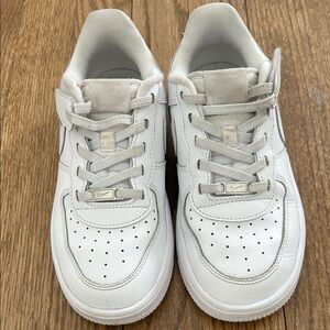Nike Kids White Air Force 1 - size US 2